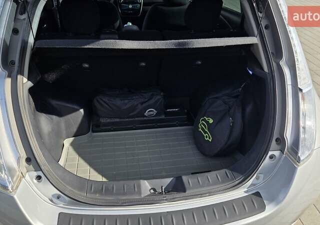 Сірий Ніссан Ліф, об'ємом двигуна 0 л та пробігом 110 тис. км за 7700 $, фото 18 на Automoto.ua