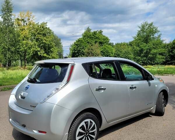 Сірий Ніссан Ліф, об'ємом двигуна 0 л та пробігом 89 тис. км за 8299 $, фото 16 на Automoto.ua