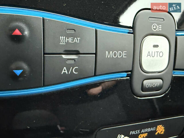 Серый Ниссан Лиф, объемом двигателя 0 л и пробегом 63 тыс. км за 7200 $, фото 44 на Automoto.ua