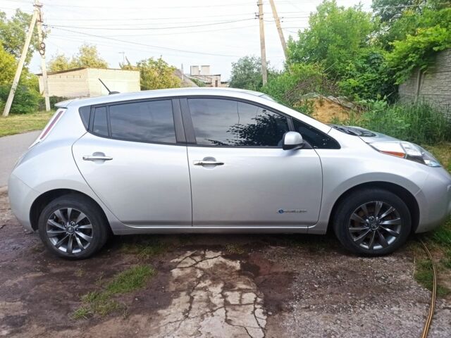 Серый Ниссан Лиф, объемом двигателя 0 л и пробегом 100 тыс. км за 7700 $, фото 2 на Automoto.ua