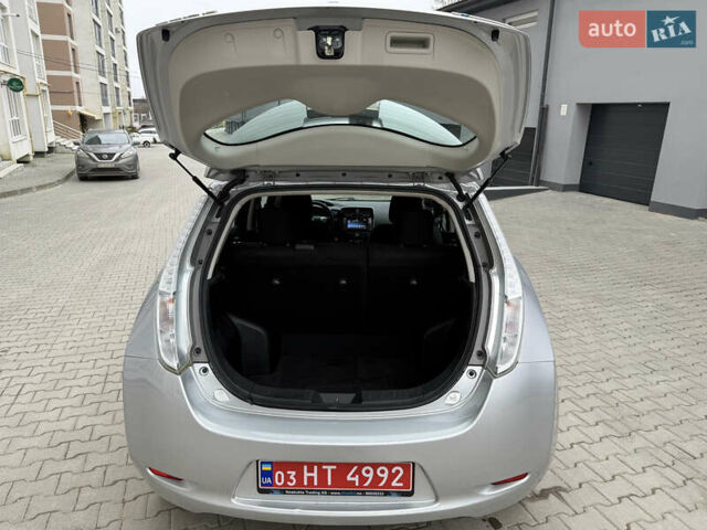 Серый Ниссан Лиф, объемом двигателя 0 л и пробегом 63 тыс. км за 7200 $, фото 47 на Automoto.ua