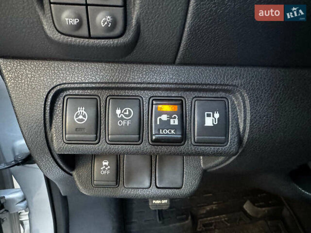 Серый Ниссан Лиф, объемом двигателя 0 л и пробегом 80 тыс. км за 10540 $, фото 13 на Automoto.ua