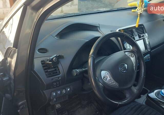 Сірий Ніссан Ліф, об'ємом двигуна 0 л та пробігом 92 тис. км за 9000 $, фото 2 на Automoto.ua