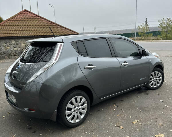 Сірий Ніссан Ліф, об'ємом двигуна 0 л та пробігом 106 тис. км за 8300 $, фото 25 на Automoto.ua