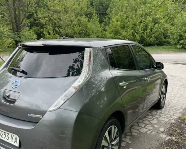 Сірий Ніссан Ліф, об'ємом двигуна 0 л та пробігом 52 тис. км за 7500 $, фото 5 на Automoto.ua