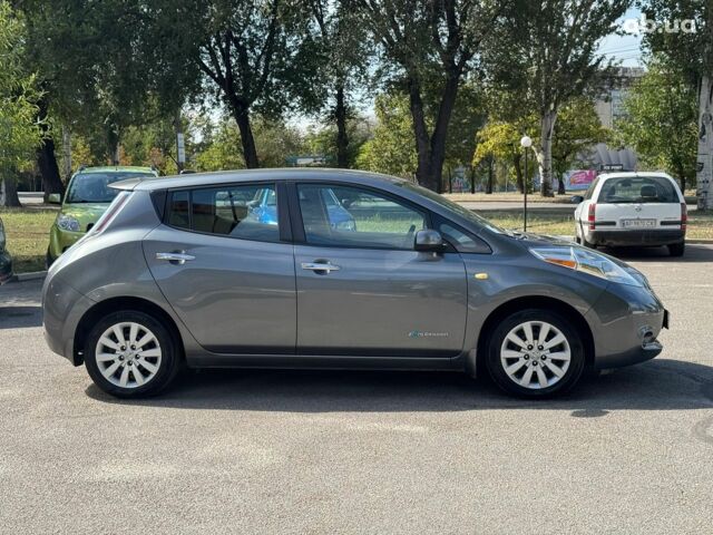 Серый Ниссан Лиф, объемом двигателя 0 л и пробегом 125 тыс. км за 7990 $, фото 5 на Automoto.ua