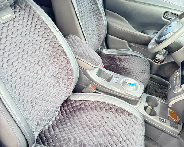 Серый Ниссан Лиф, объемом двигателя 0 л и пробегом 65 тыс. км за 9000 $, фото 10 на Automoto.ua