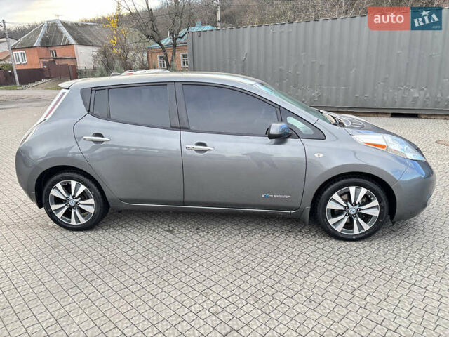 Серый Ниссан Лиф, объемом двигателя 0 л и пробегом 65 тыс. км за 9000 $, фото 3 на Automoto.ua