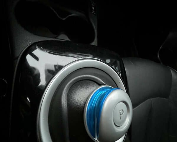 Серый Ниссан Лиф, объемом двигателя 0 л и пробегом 92 тыс. км за 8600 $, фото 68 на Automoto.ua