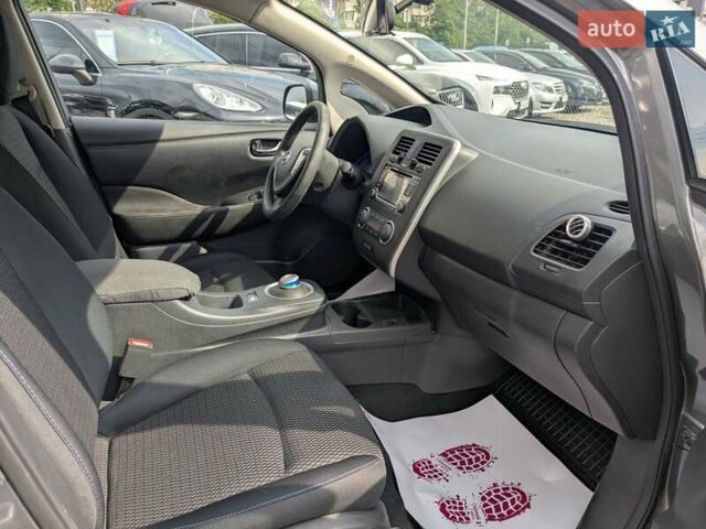 Серый Ниссан Лиф, объемом двигателя 0 л и пробегом 75 тыс. км за 8900 $, фото 19 на Automoto.ua