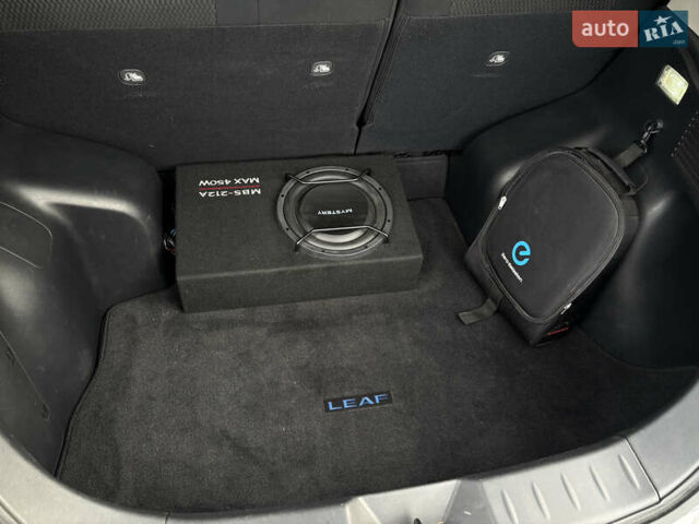 Серый Ниссан Лиф, объемом двигателя 0 л и пробегом 65 тыс. км за 9000 $, фото 12 на Automoto.ua