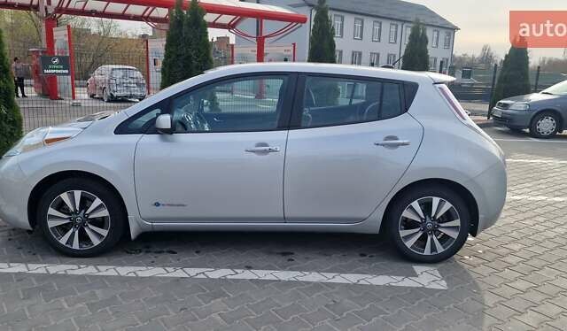 Серый Ниссан Лиф, объемом двигателя 0 л и пробегом 115 тыс. км за 7200 $, фото 7 на Automoto.ua