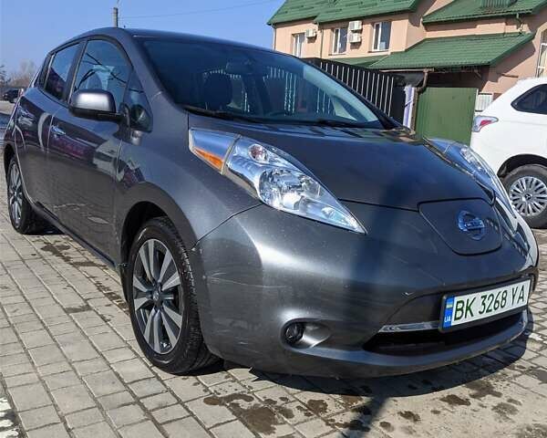 Серый Ниссан Лиф, объемом двигателя 0 л и пробегом 96 тыс. км за 8300 $, фото 1 на Automoto.ua