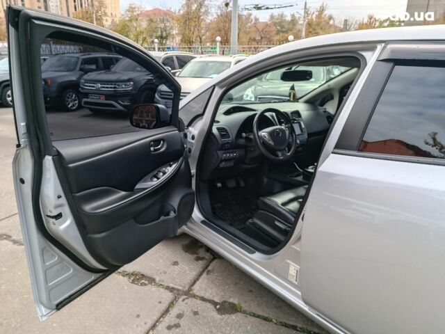 Серый Ниссан Лиф, объемом двигателя 0 л и пробегом 145 тыс. км за 6940 $, фото 16 на Automoto.ua