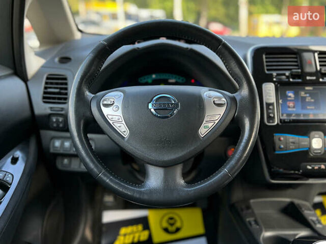 Серый Ниссан Лиф, объемом двигателя 0 л и пробегом 100 тыс. км за 8300 $, фото 16 на Automoto.ua