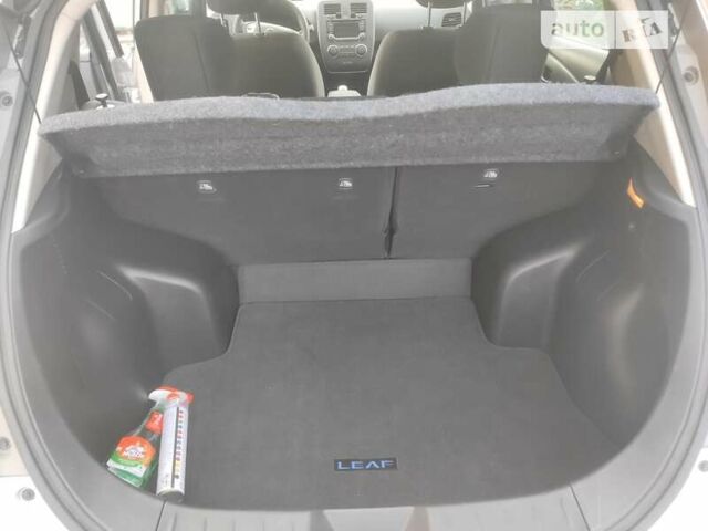 Серый Ниссан Лиф, объемом двигателя 0 л и пробегом 61 тыс. км за 8000 $, фото 12 на Automoto.ua