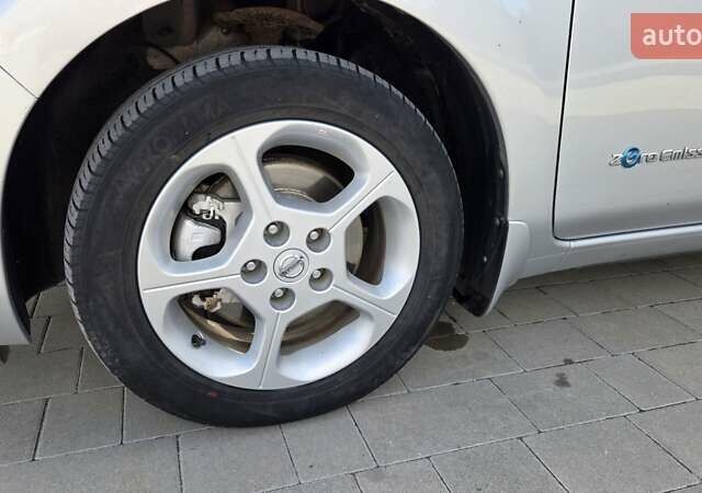 Сірий Ніссан Ліф, об'ємом двигуна 0 л та пробігом 110 тис. км за 7700 $, фото 14 на Automoto.ua