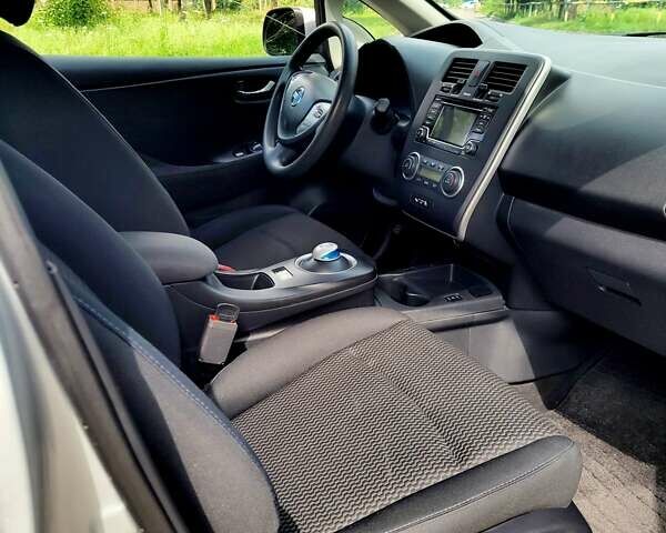 Сірий Ніссан Ліф, об'ємом двигуна 0 л та пробігом 89 тис. км за 8299 $, фото 2 на Automoto.ua