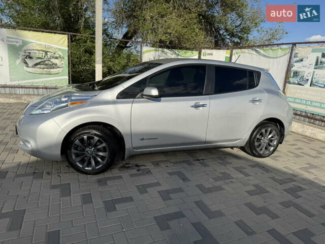 Серый Ниссан Лиф, объемом двигателя 0 л и пробегом 62 тыс. км за 8600 $, фото 4 на Automoto.ua