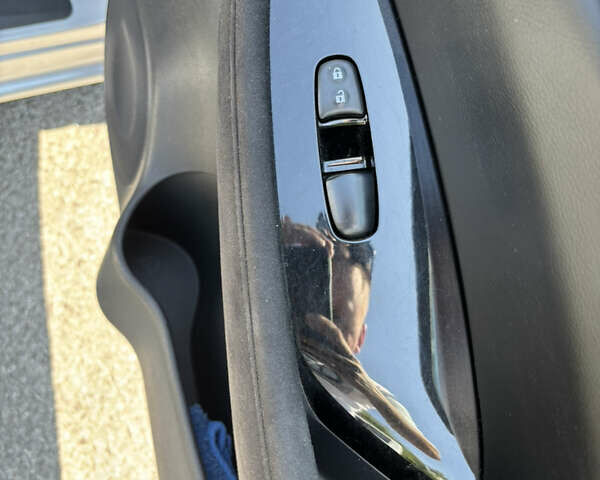 Серый Ниссан Лиф, объемом двигателя 0 л и пробегом 95 тыс. км за 9200 $, фото 10 на Automoto.ua