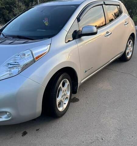 Ниссан Лиф 2016 в Харькове на Automoto.ua Серый Ниссан Лиф, объемом двигателя 0 л и пробегом 109 тыс. км за 7400 $, фото 6 на Automoto.ua