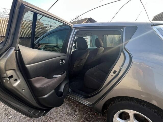 Серый Ниссан Лиф, объемом двигателя 0 л и пробегом 185 тыс. км за 6700 $, фото 8 на Automoto.ua