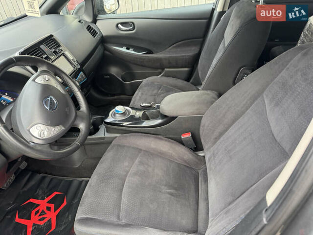 Серый Ниссан Лиф, объемом двигателя 0 л и пробегом 175 тыс. км за 7000 $, фото 19 на Automoto.ua