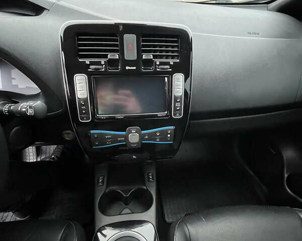 Серый Ниссан Лиф, объемом двигателя 0 л и пробегом 92 тыс. км за 8600 $, фото 62 на Automoto.ua