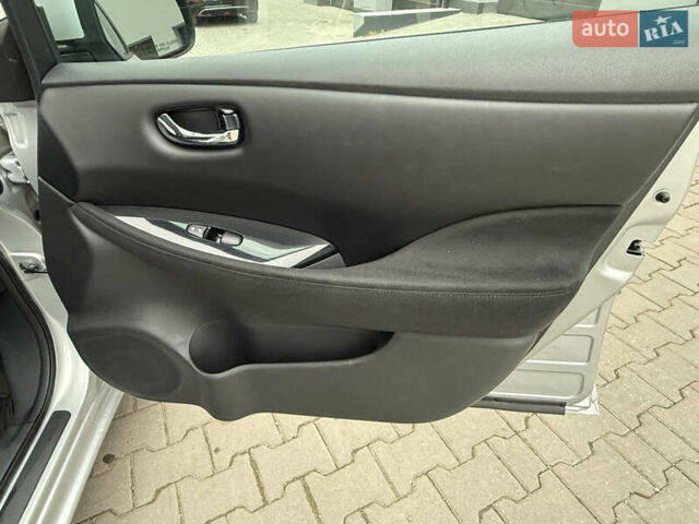 Серый Ниссан Лиф, объемом двигателя 0 л и пробегом 63 тыс. км за 7200 $, фото 22 на Automoto.ua