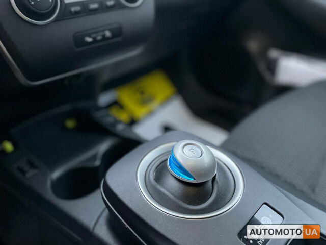 Сірий Ніссан Ліф, об'ємом двигуна 24 л та пробігом 70 тис. км за 8500 $, фото 14 на Automoto.ua