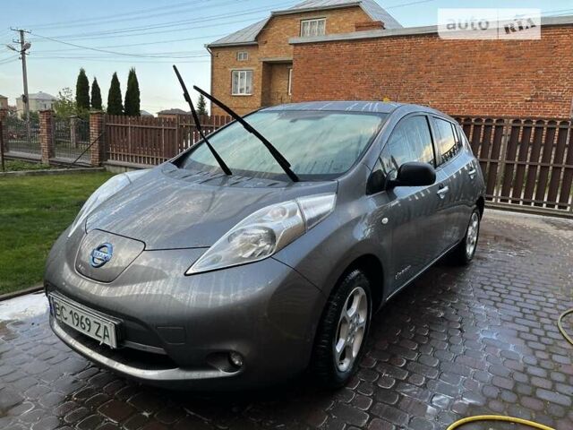 Серый Ниссан Лиф, объемом двигателя 0 л и пробегом 105 тыс. км за 9500 $, фото 4 на Automoto.ua