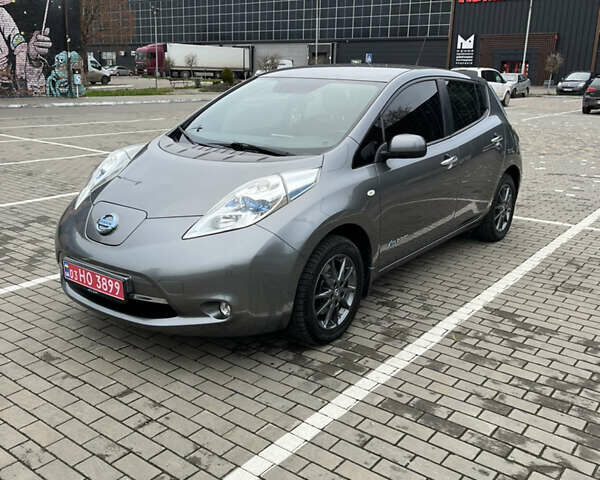 Серый Ниссан Лиф, объемом двигателя 0 л и пробегом 92 тыс. км за 8600 $, фото 15 на Automoto.ua