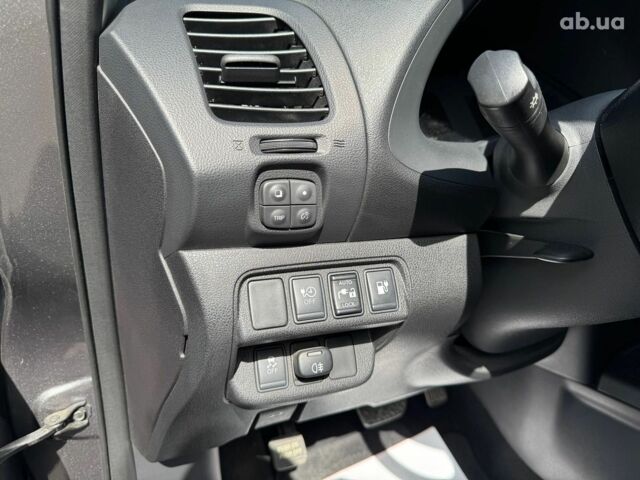 Серый Ниссан Лиф, объемом двигателя 0 л и пробегом 125 тыс. км за 7990 $, фото 20 на Automoto.ua