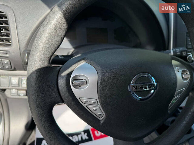 Сірий Ніссан Ліф, об'ємом двигуна 0 л та пробігом 125 тис. км за 7990 $, фото 23 на Automoto.ua