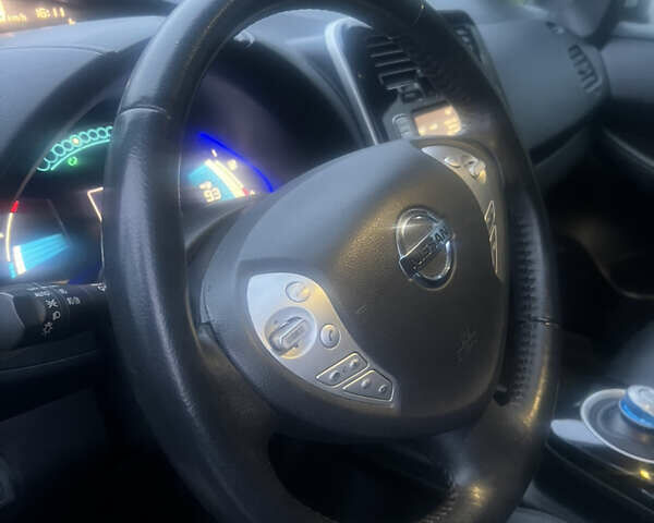 Серый Ниссан Лиф, объемом двигателя 0 л и пробегом 82 тыс. км за 7199 $, фото 15 на Automoto.ua