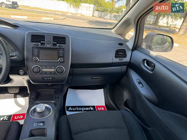 Сірий Ніссан Ліф, об'ємом двигуна 0 л та пробігом 125 тис. км за 7990 $, фото 17 на Automoto.ua