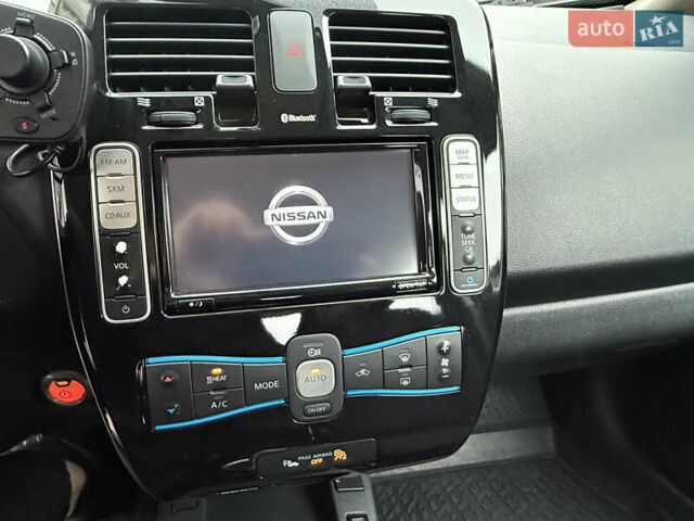 Серый Ниссан Лиф, объемом двигателя 0 л и пробегом 63 тыс. км за 7200 $, фото 35 на Automoto.ua