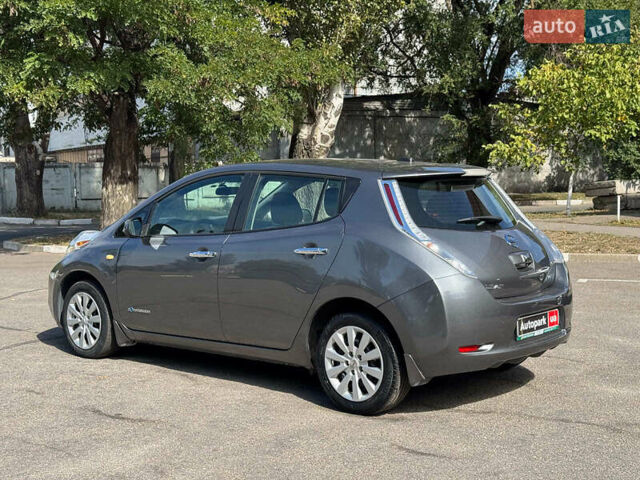 Сірий Ніссан Ліф, об'ємом двигуна 0 л та пробігом 125 тис. км за 7990 $, фото 3 на Automoto.ua