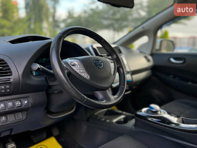 Серый Ниссан Лиф, объемом двигателя 0 л и пробегом 100 тыс. км за 8300 $, фото 19 на Automoto.ua