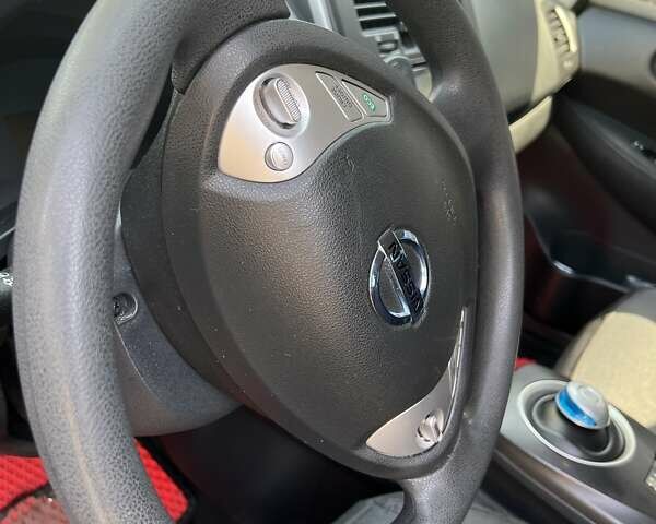 Серый Ниссан Лиф, объемом двигателя 0 л и пробегом 144 тыс. км за 12300 $, фото 4 на Automoto.ua