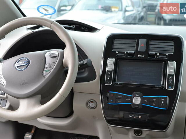 Серый Ниссан Лиф, объемом двигателя 0 л и пробегом 56 тыс. км за 8000 $, фото 20 на Automoto.ua