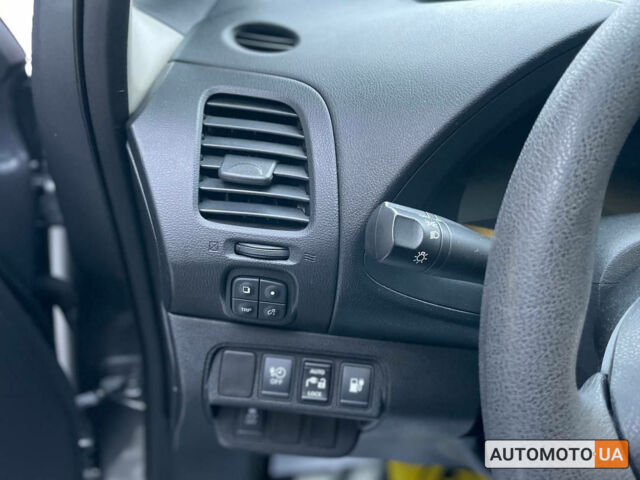 Сірий Ніссан Ліф, об'ємом двигуна 24 л та пробігом 70 тис. км за 8500 $, фото 12 на Automoto.ua