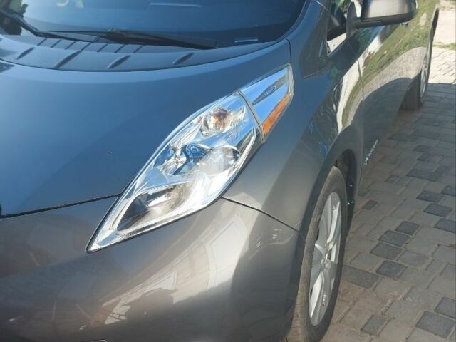 Сірий Ніссан Ліф, об'ємом двигуна 0 л та пробігом 95 тис. км за 8000 $, фото 1 на Automoto.ua