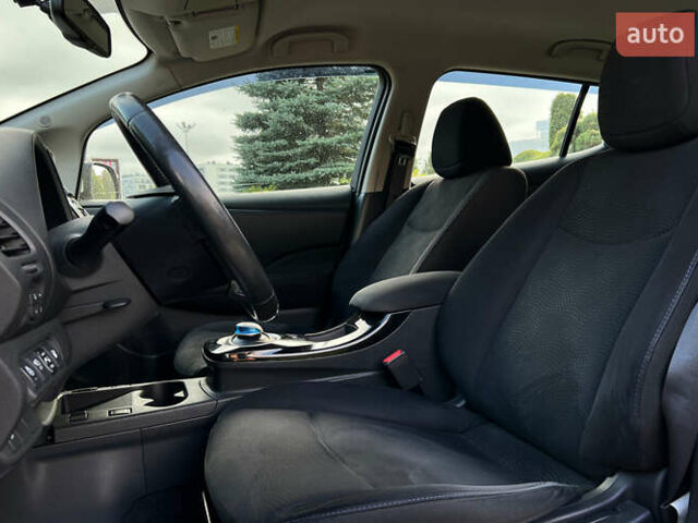 Серый Ниссан Лиф, объемом двигателя 0 л и пробегом 100 тыс. км за 8300 $, фото 18 на Automoto.ua