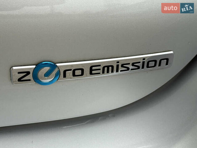 Серый Ниссан Лиф, объемом двигателя 0 л и пробегом 63 тыс. км за 7200 $, фото 52 на Automoto.ua