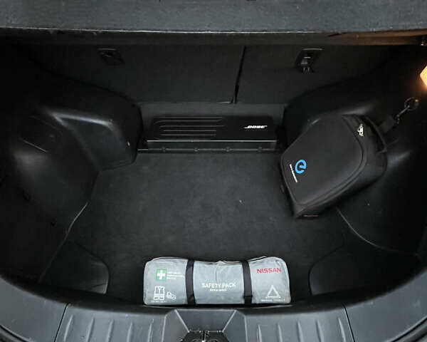 Серый Ниссан Лиф, объемом двигателя 0 л и пробегом 92 тыс. км за 8600 $, фото 79 на Automoto.ua