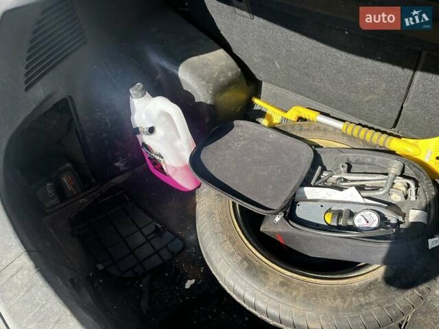 Серый Ниссан Лиф, объемом двигателя 0 л и пробегом 117 тыс. км за 7000 $, фото 2 на Automoto.ua