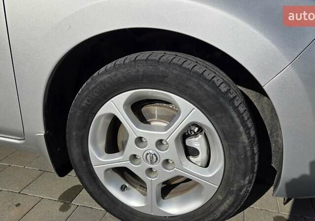 Сірий Ніссан Ліф, об'ємом двигуна 0 л та пробігом 110 тис. км за 7700 $, фото 17 на Automoto.ua