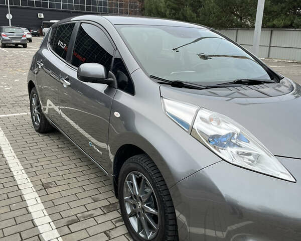 Серый Ниссан Лиф, объемом двигателя 0 л и пробегом 92 тыс. км за 8600 $, фото 14 на Automoto.ua