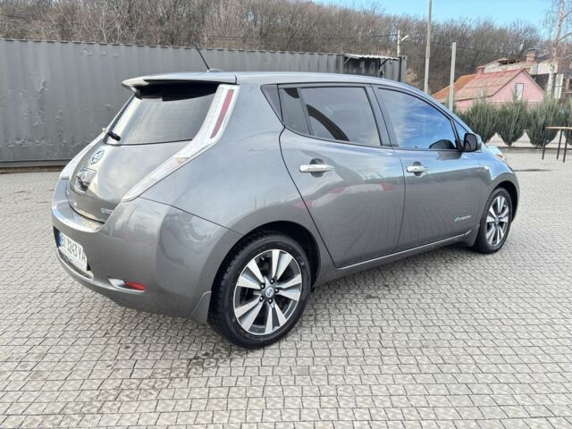 Серый Ниссан Лиф, объемом двигателя 0 л и пробегом 65 тыс. км за 9000 $, фото 3 на Automoto.ua